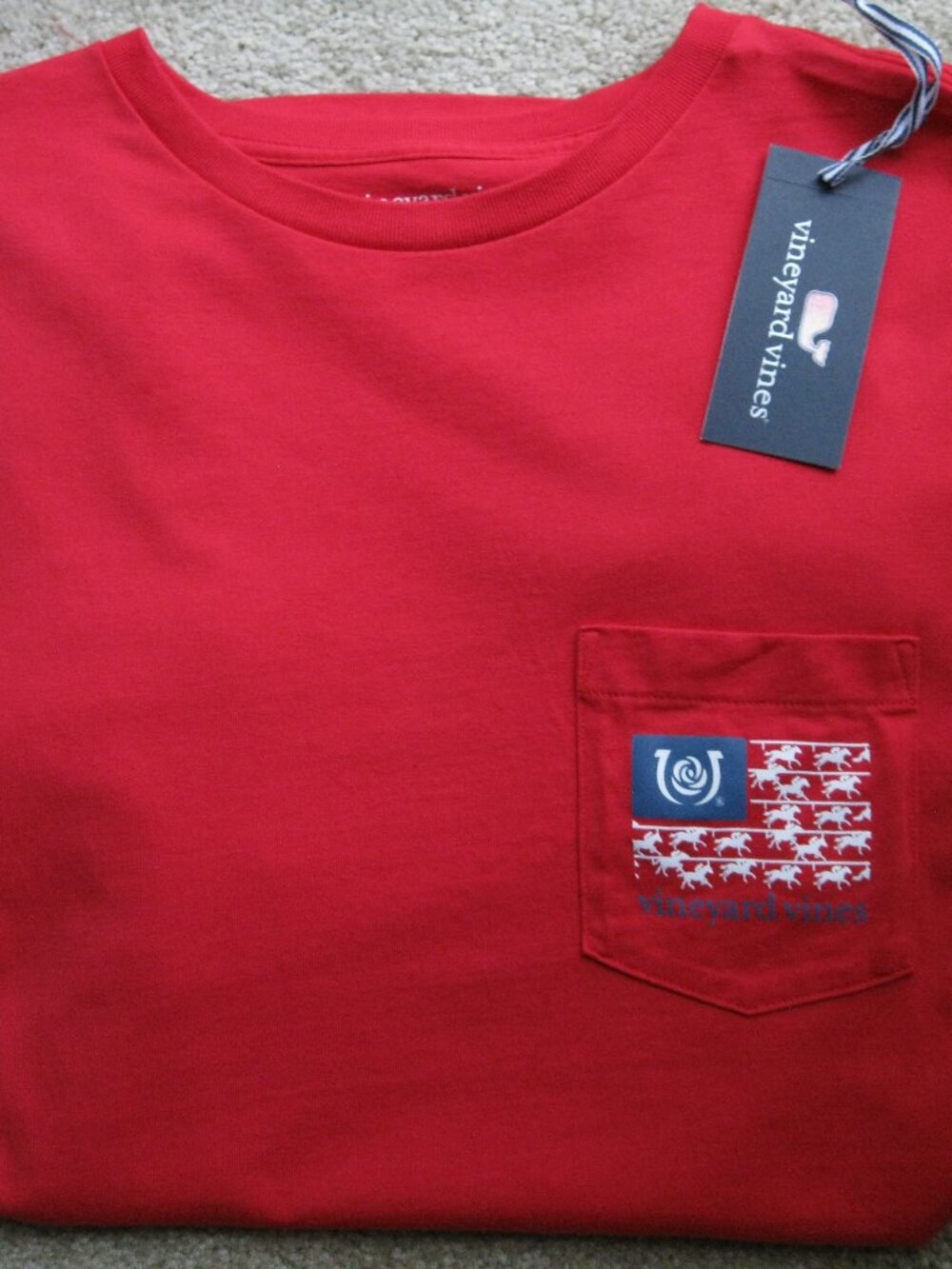 NEW Vineyard Vines  Kentucky derby T shirt w/ front procket Flag w/ horses MED